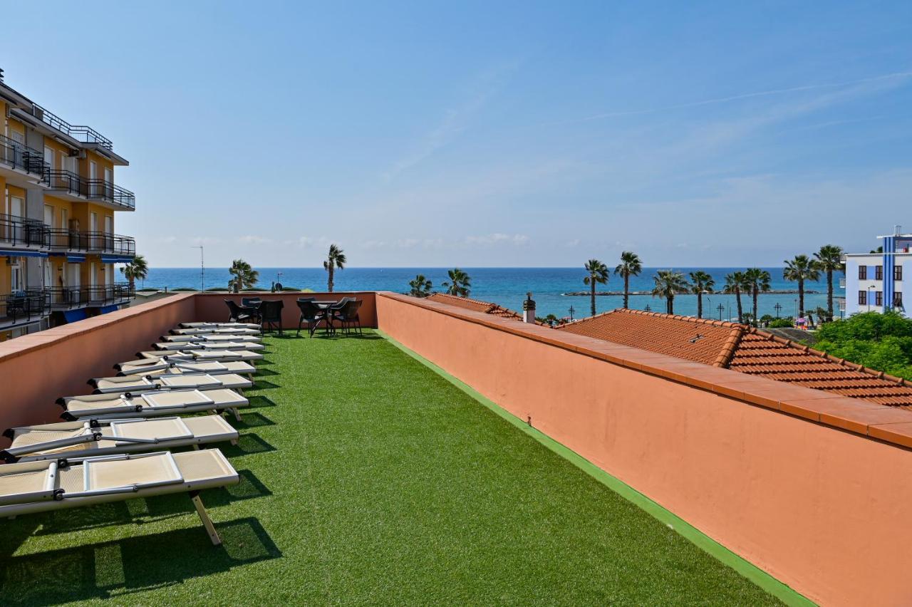 Hotel Delle Rose Сан-Бартоломео-аль-Маре Екстер'єр фото
