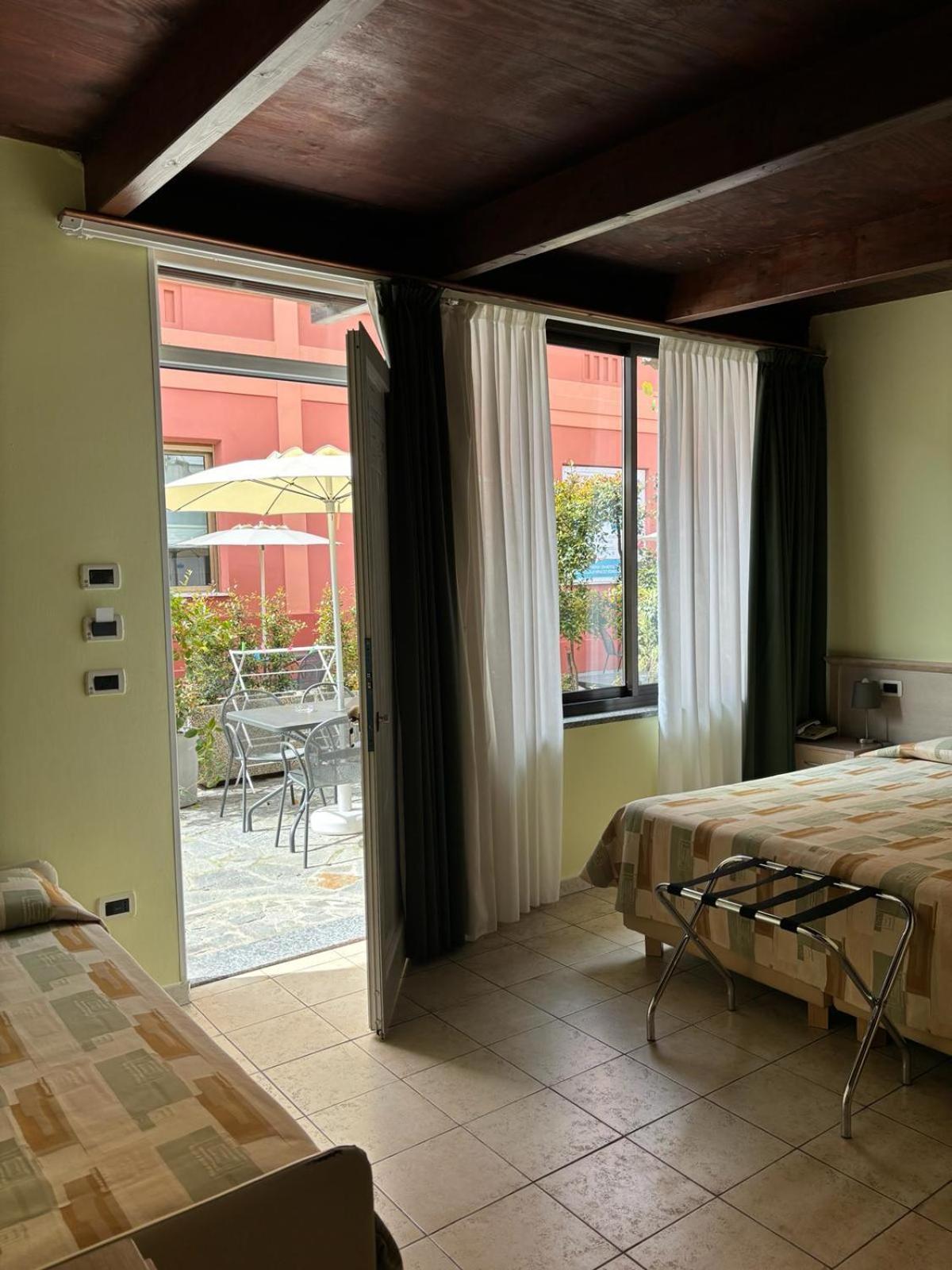 Hotel Delle Rose Сан-Бартоломео-аль-Маре Екстер'єр фото