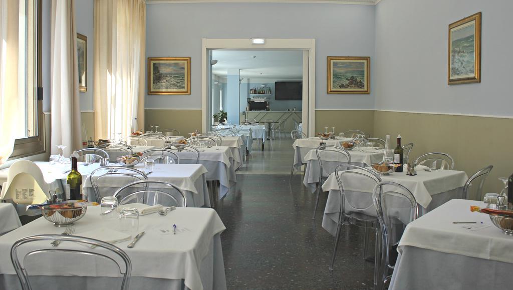 Hotel Delle Rose Сан-Бартоломео-аль-Маре Екстер'єр фото